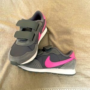 Brand new, never worn Nike’s girl sneakers